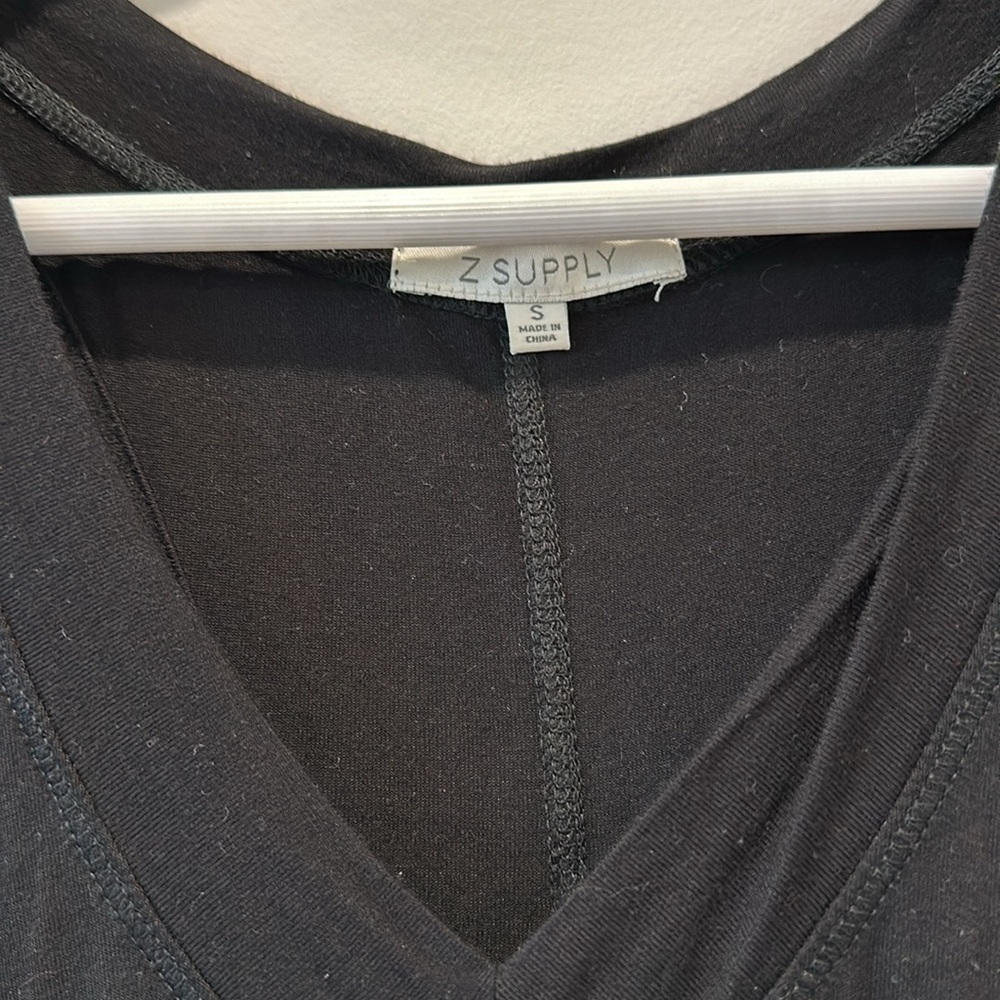 Women’s Simple Black V Neck Tank Top Sleeveless Blouse Size Small Layers Summer - Picture 3 of 8